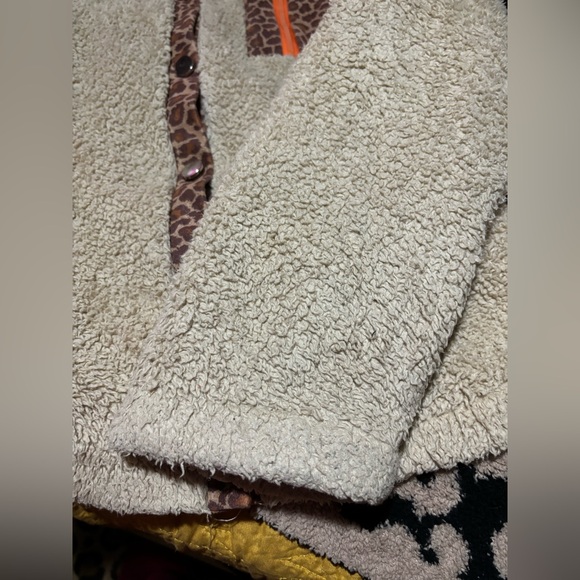 teddy button down jacket with leopard accents✨ - Picture 6 of 8